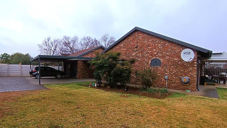 4 Bedroom Property for Sale in Langenhovenpark Free State